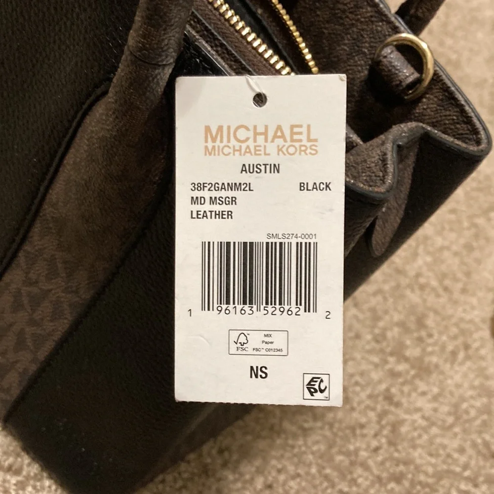 Michael Michael Kors Austin Medium Pebbled Leather Messenger Bag USED